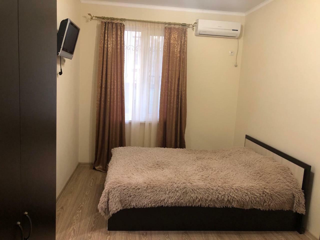 Guest House Nadia Sukhumi Exterior photo